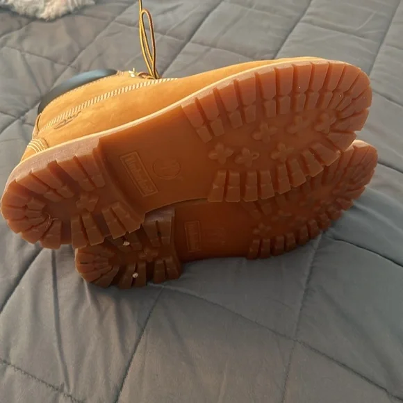 Women’s Timberland boots.   Like new - Picture 4 of 7